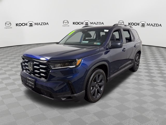 Used 2025 Honda Pilot Sport image 3