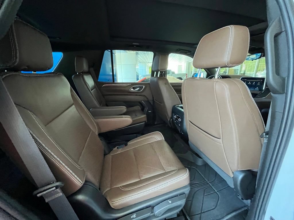Used 2023 Chevrolet Tahoe High Country w/ Premium Package 2 AWD/4WD image 17