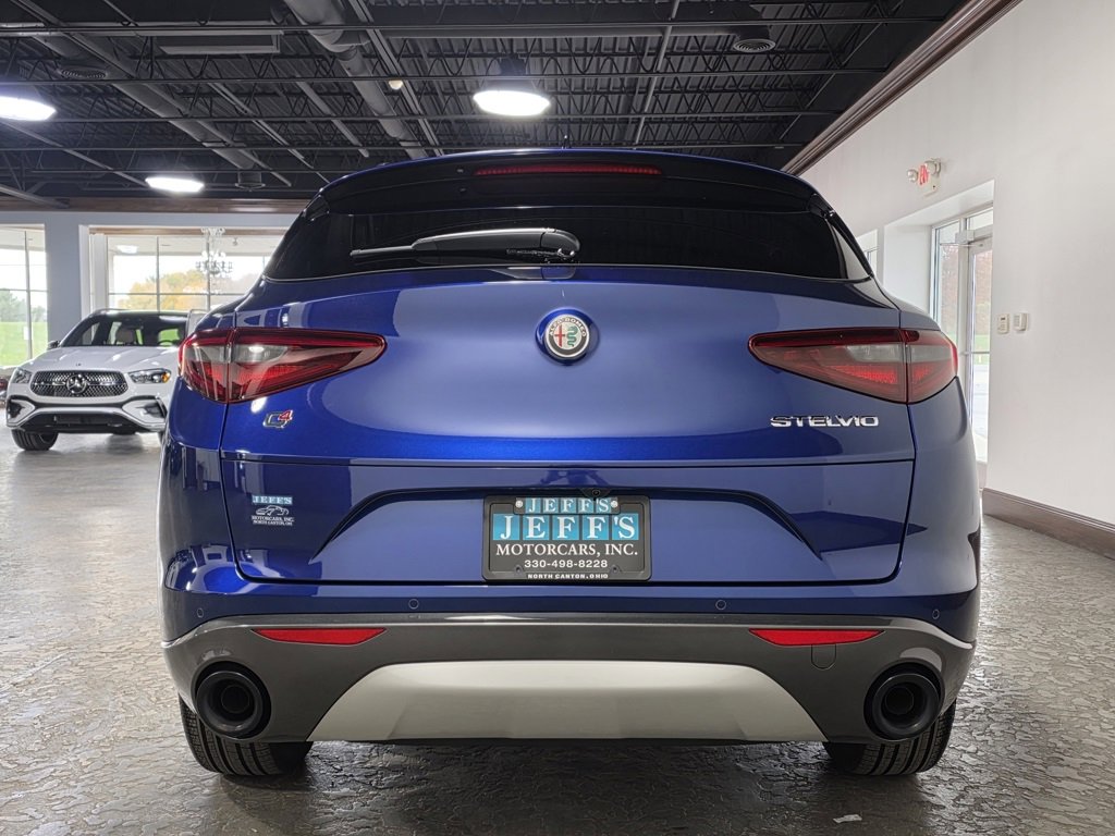 Used 2022 Alfa Romeo Stelvio Ti image 5