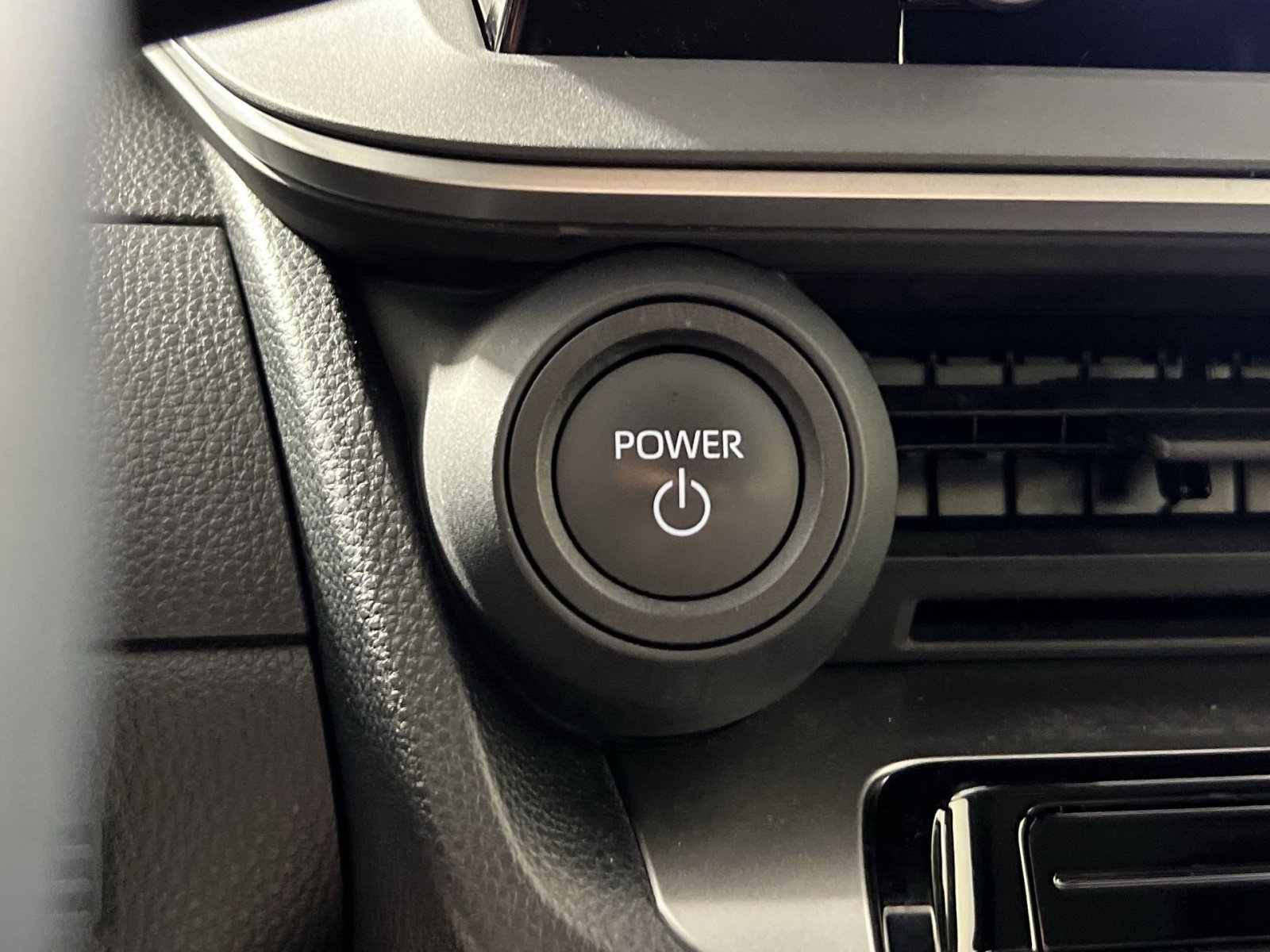 Used 2025 Toyota Prius LE FWD image 34