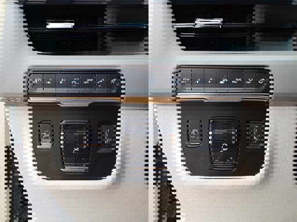 Used 2023 Cadillac Escalade Sport Platinum w/ LPO, ONYX Package image 19