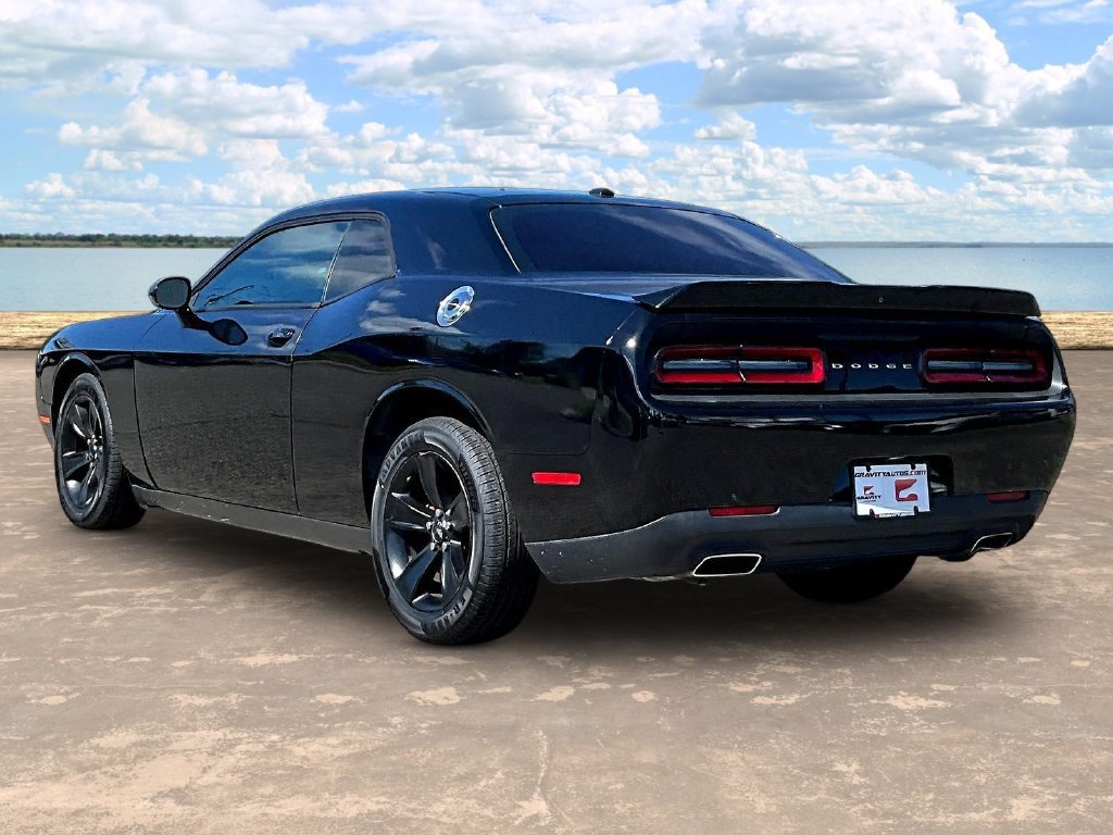 Used 2019 Dodge Challenger SXT RWD image 6