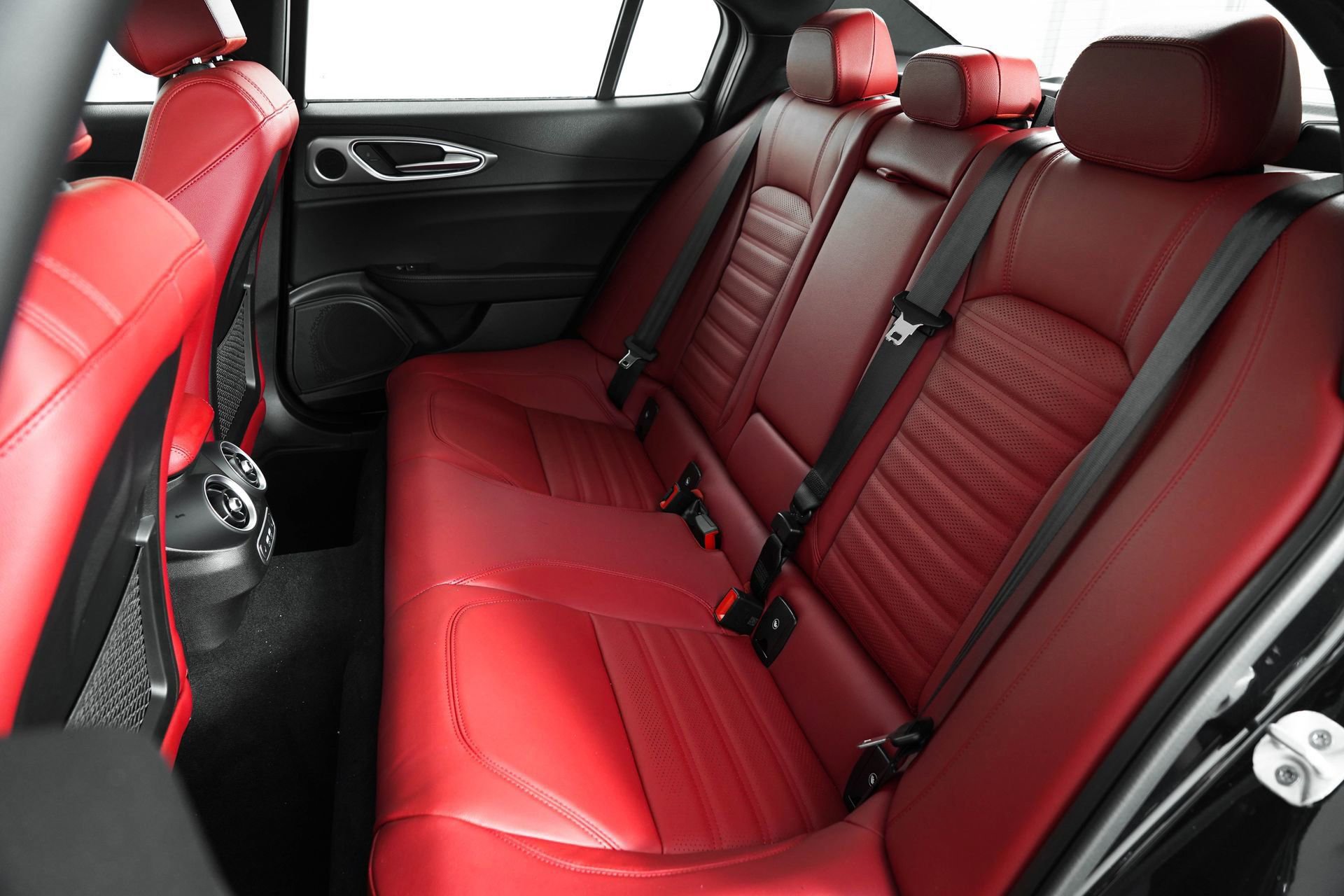 New 2025 Alfa Romeo Giulia w/ Veloce Package Rwd image 31