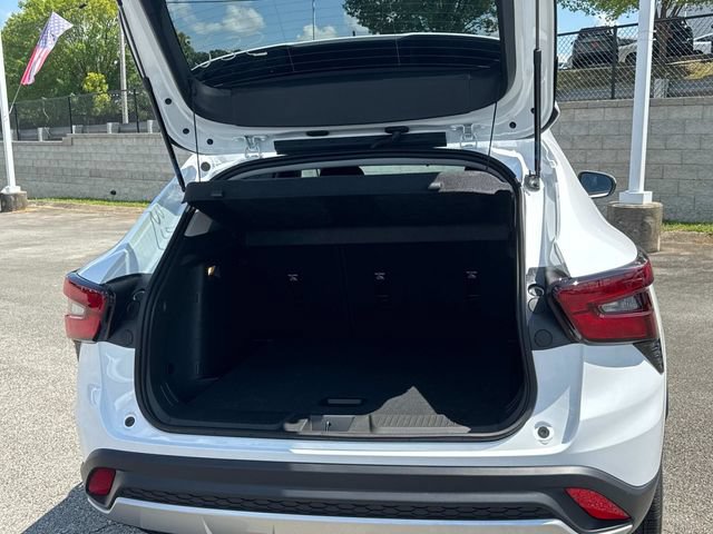 New 2026 Chevrolet Trax LT w/ Sunroof Package FWD image 13