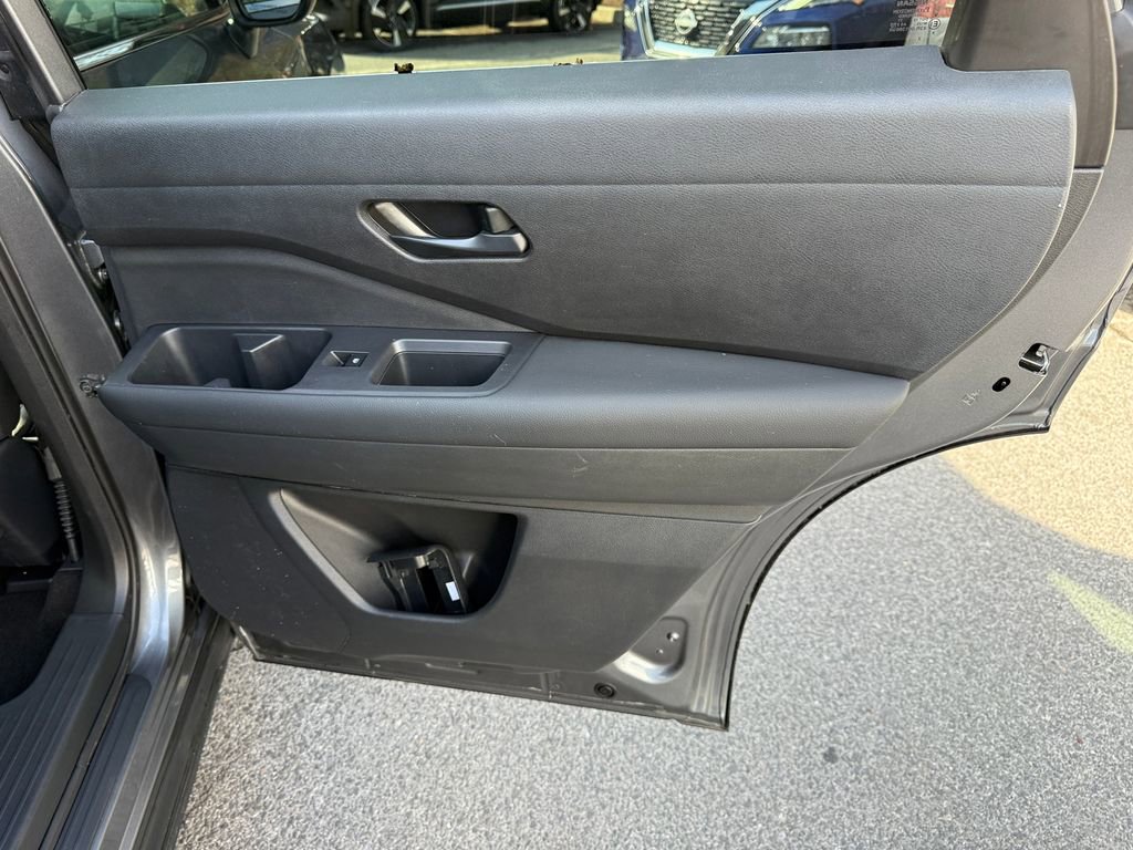Used 2023 Nissan Pathfinder S image 30