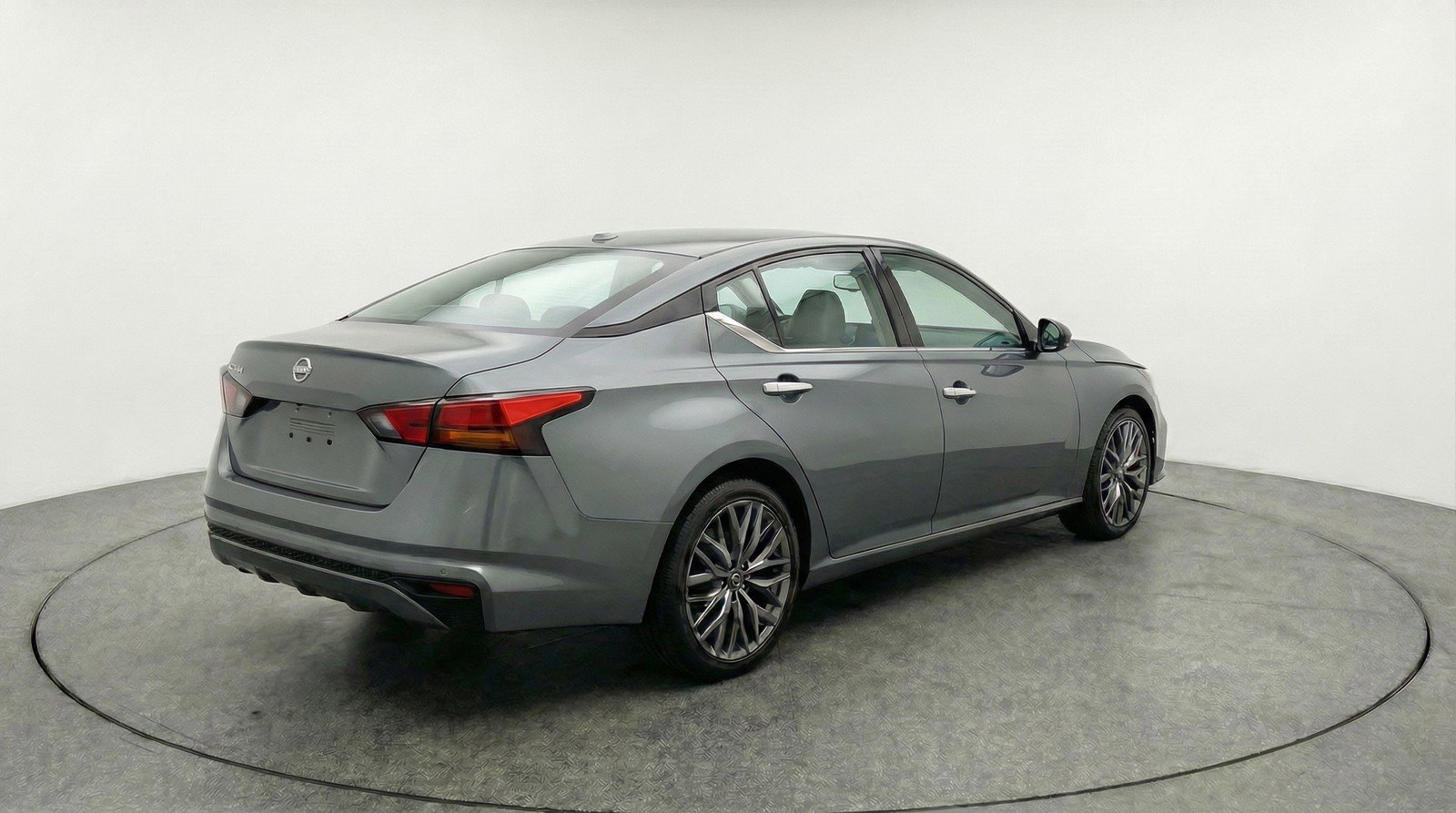 Used 2025 Nissan Altima 2.5 SV FWD image 7