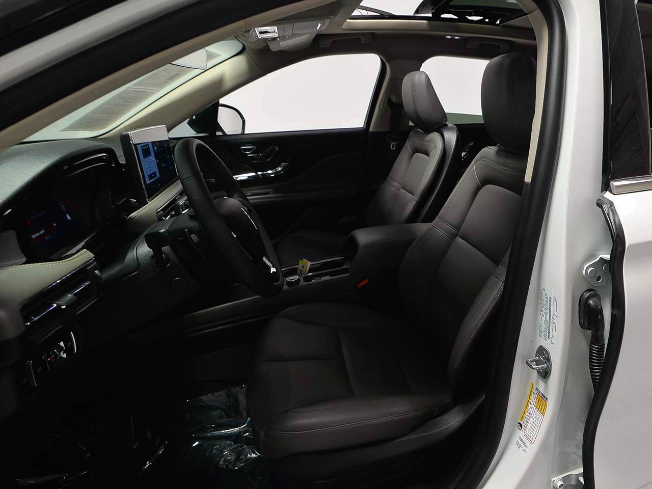 Used 2024 Lincoln Corsair AWD w/ Equipment Group 101A image 8