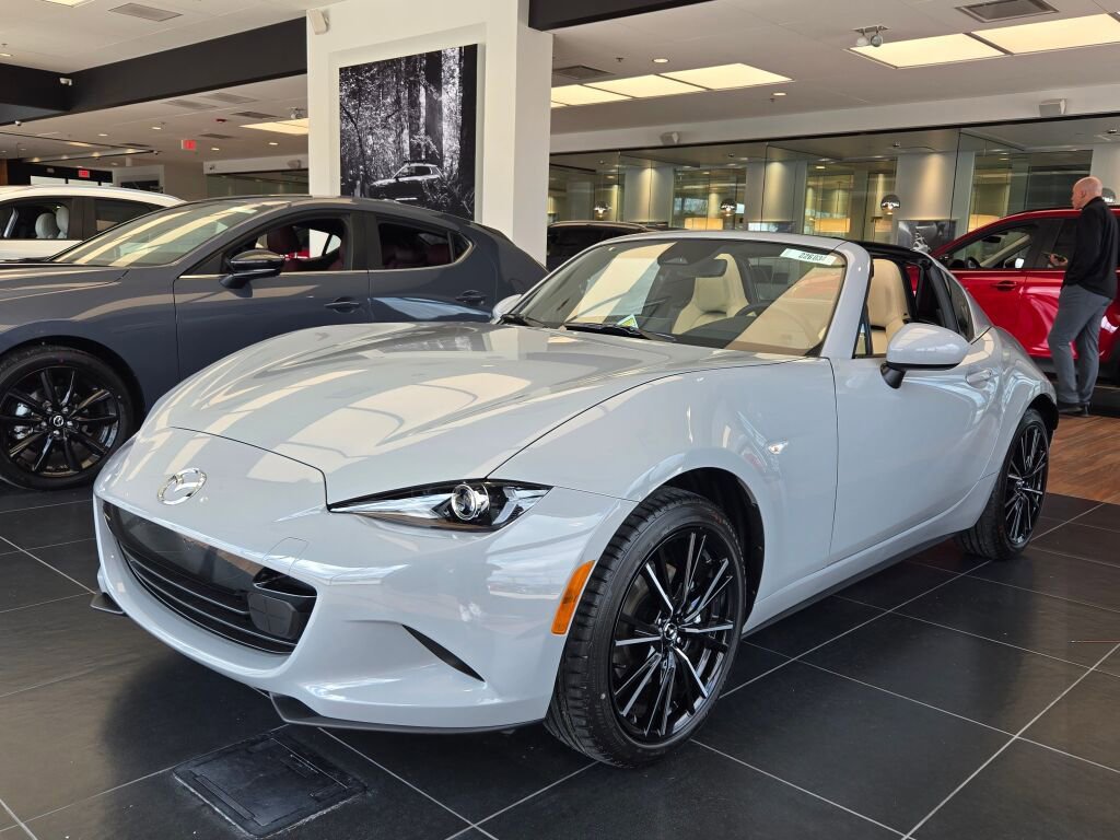 New 2026 MAZDA MX-5 Miata RF Grand Touring RWD image 3