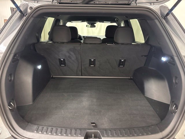 Used 2026 Chevrolet Equinox LT AWD/4WD image 13
