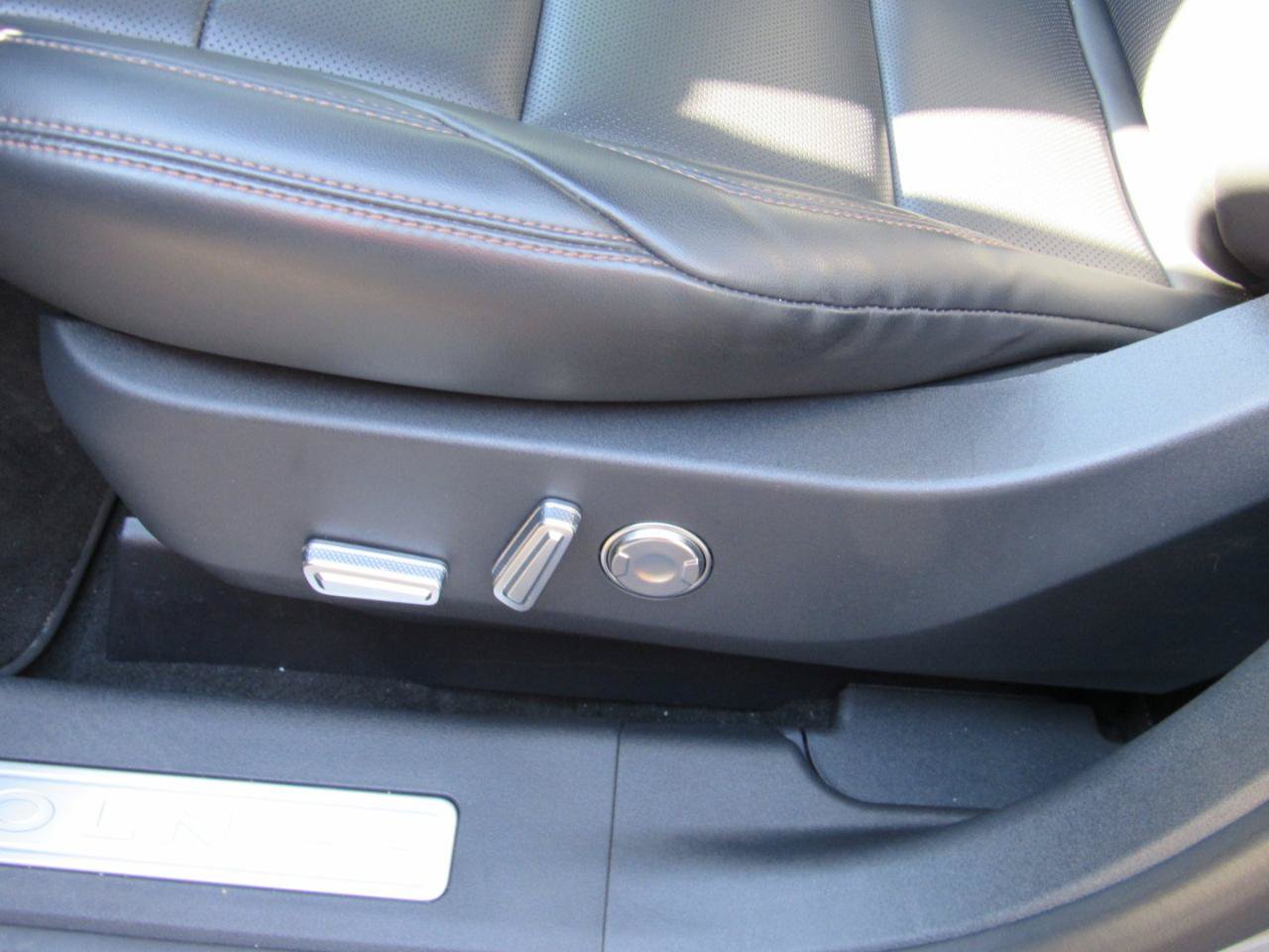 Used 2025 Lincoln Nautilus Premier w/ Jet Appearance Package AWD/4WD image 17