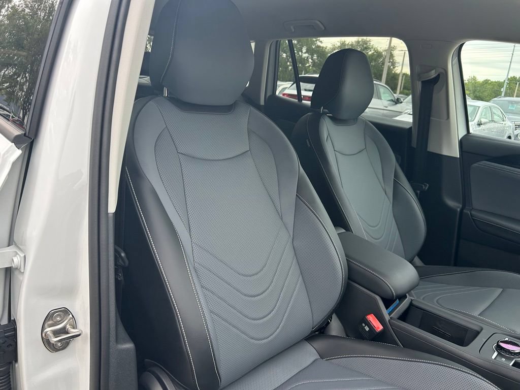New 2026 Volkswagen Tiguan SE FWD image 31