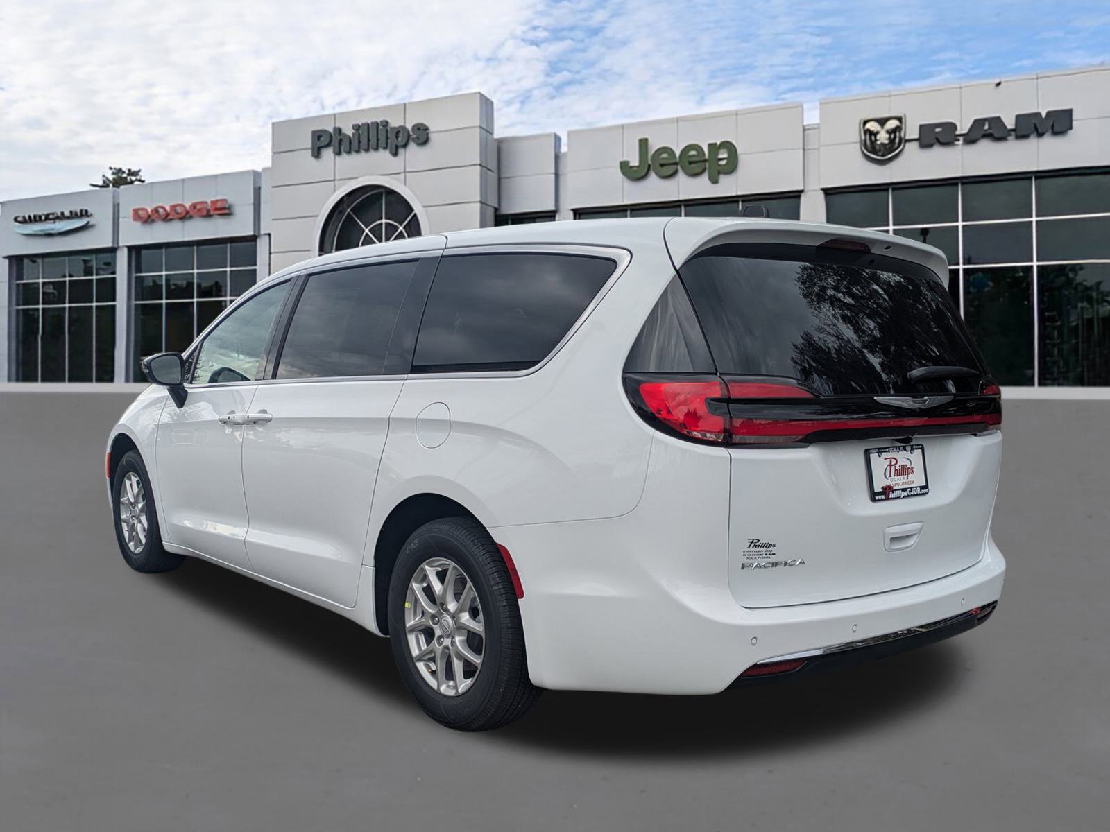 New 2026 Chrysler Pacifica Select image 6
