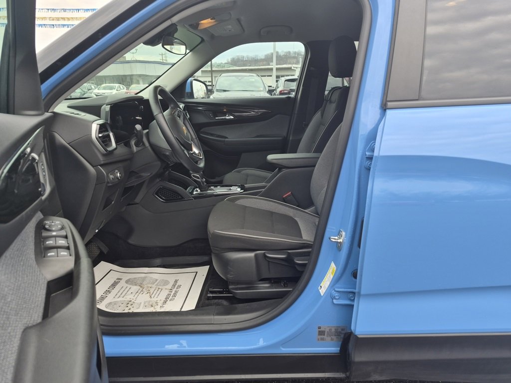 Used 2024 Chevrolet TrailBlazer LT w/ LT Cold Weather Package image 11