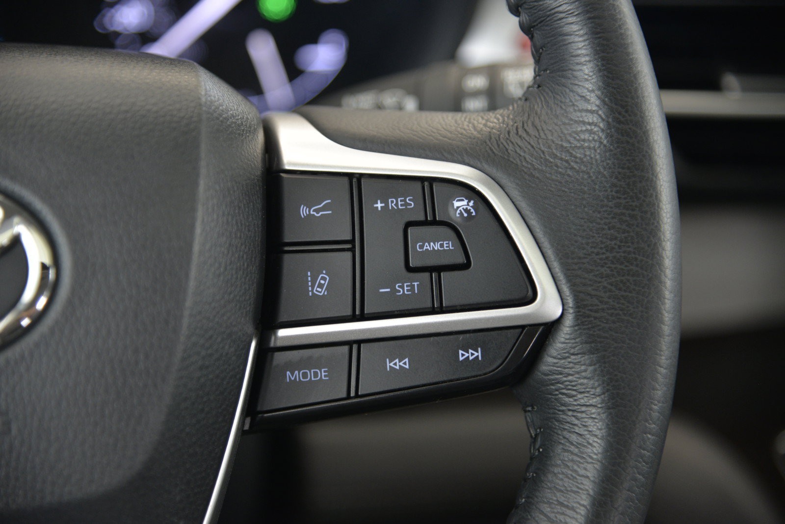 Used 2024 Toyota Sienna XLE AWD/4WD image 11