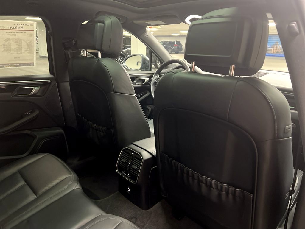 Used 2023 Porsche Macan image 22