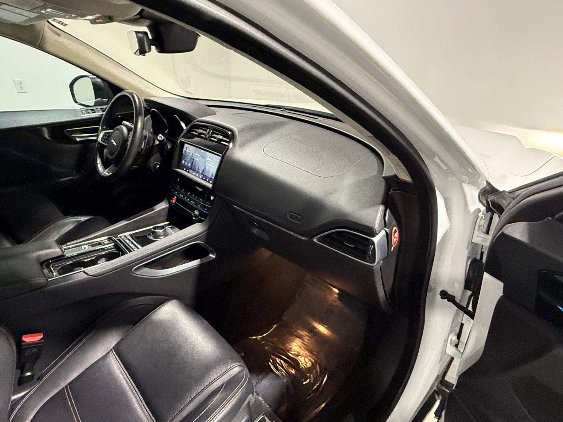 Used 2019 Jaguar F-PACE Prestige image 36