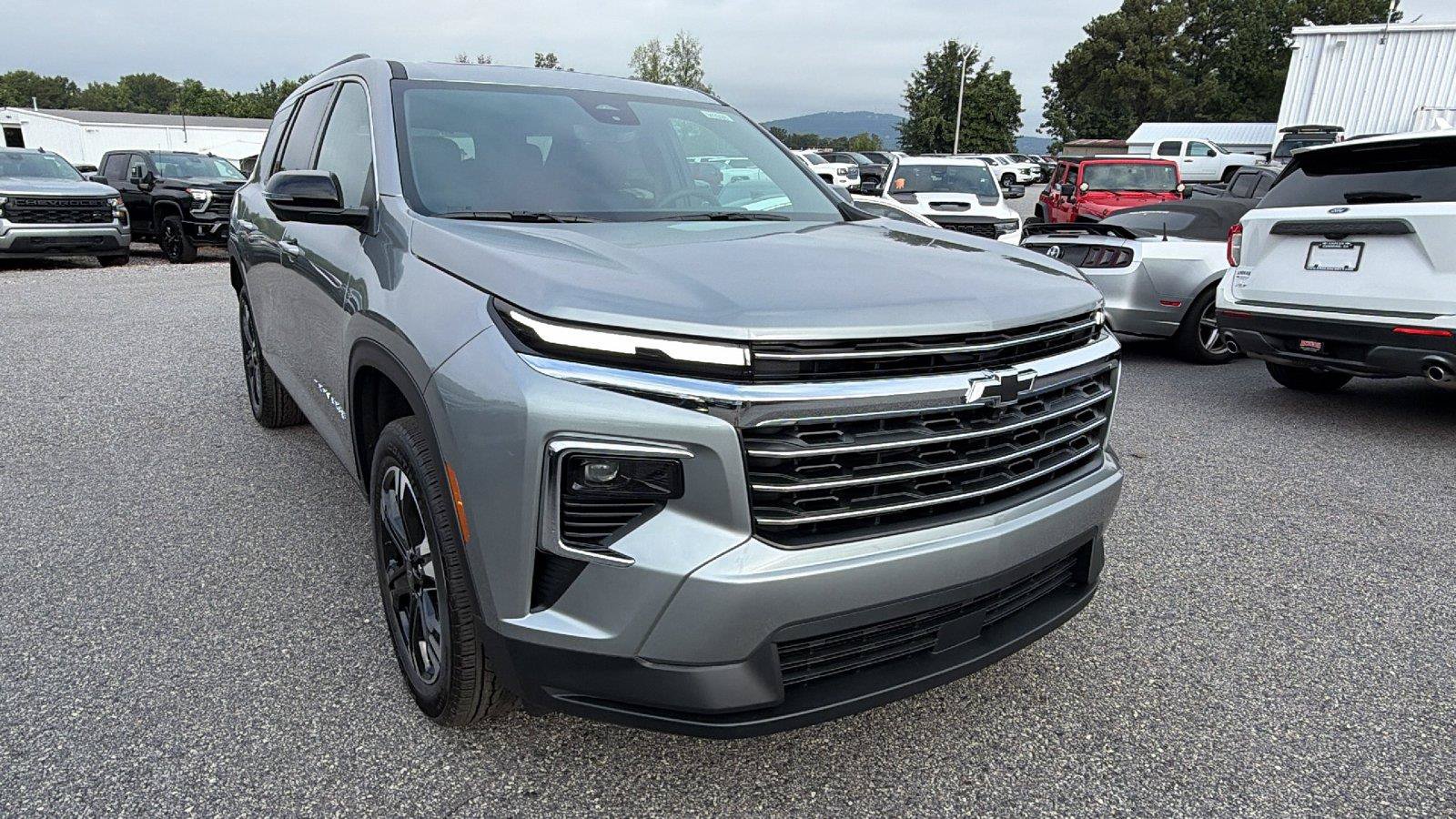 New 2027 Chevrolet Traverse LT w/ Sun and Wheel Package FWD image 7