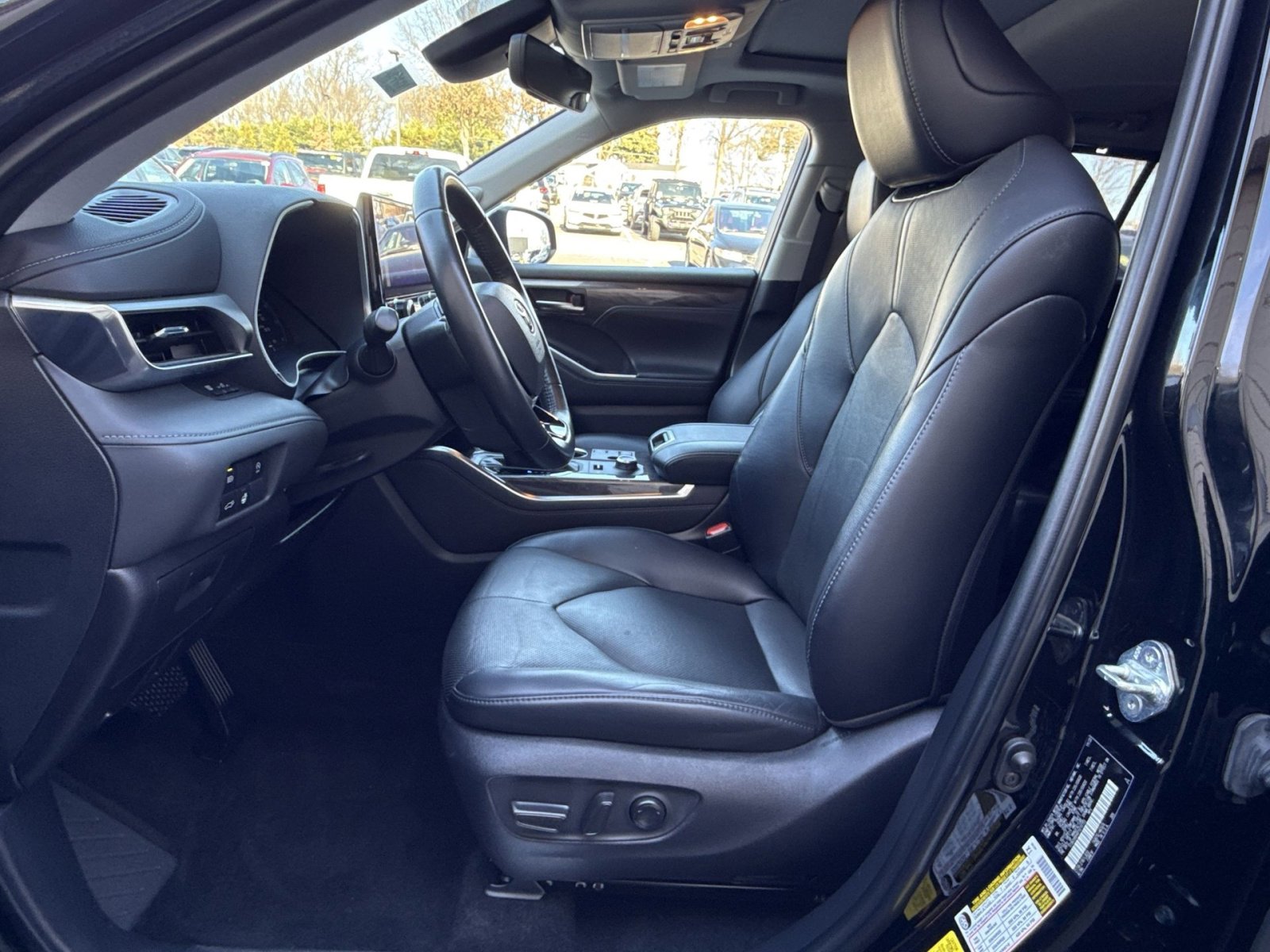 Used 2023 Toyota Highlander Limited image 13