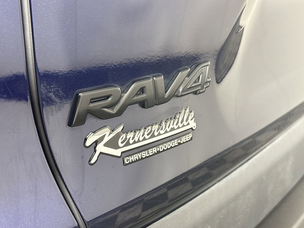 Used 2022 Toyota RAV4 XLE w/ Convenience Package image 28