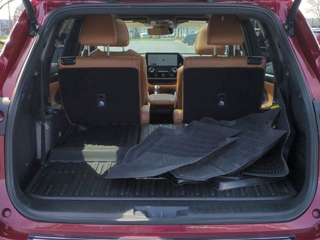 Used 2025 Toyota Highlander Platinum image 18
