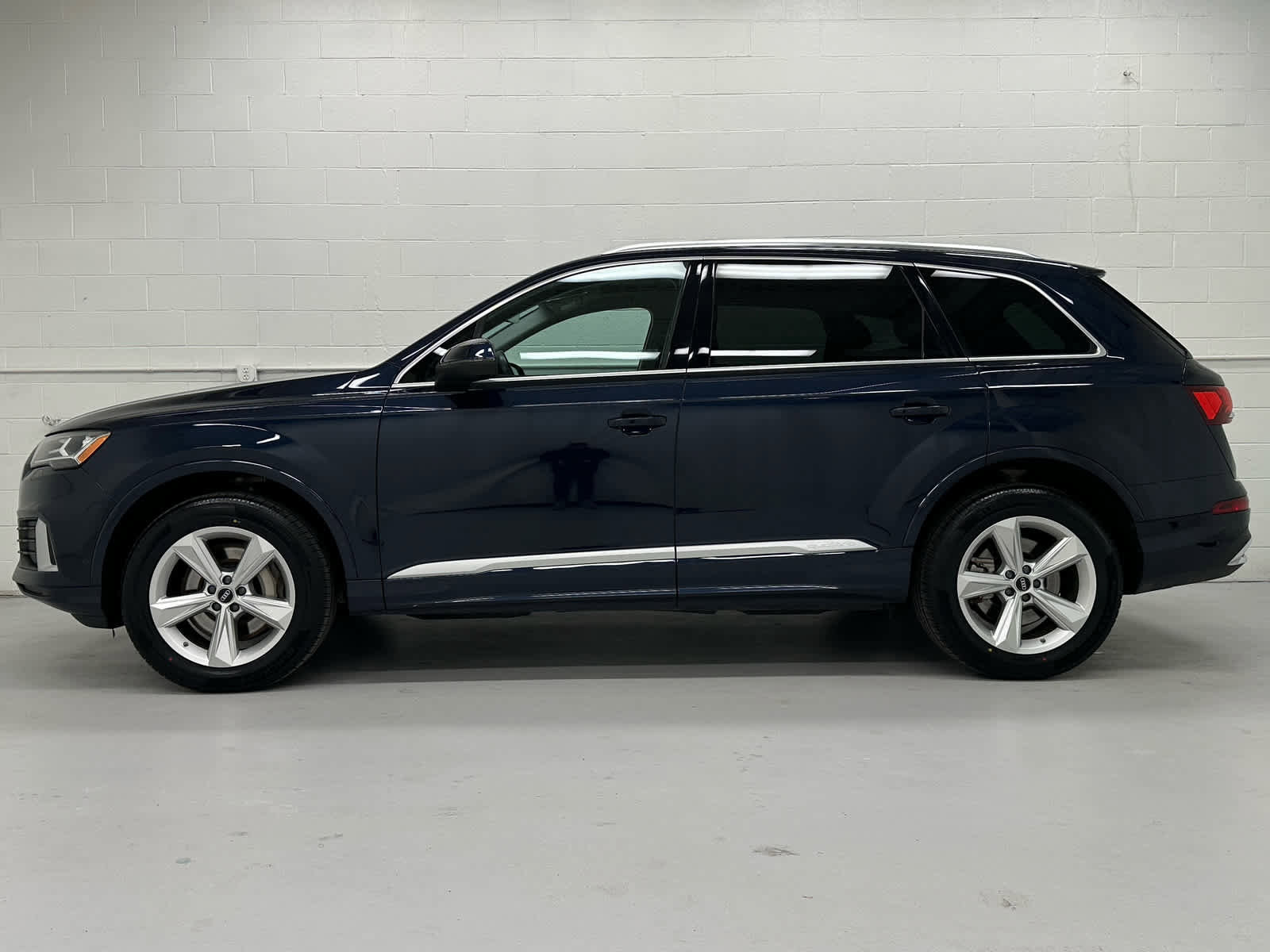 Used 2023 Audi Q7 2.0T Premium w/ Convenience Package image 3