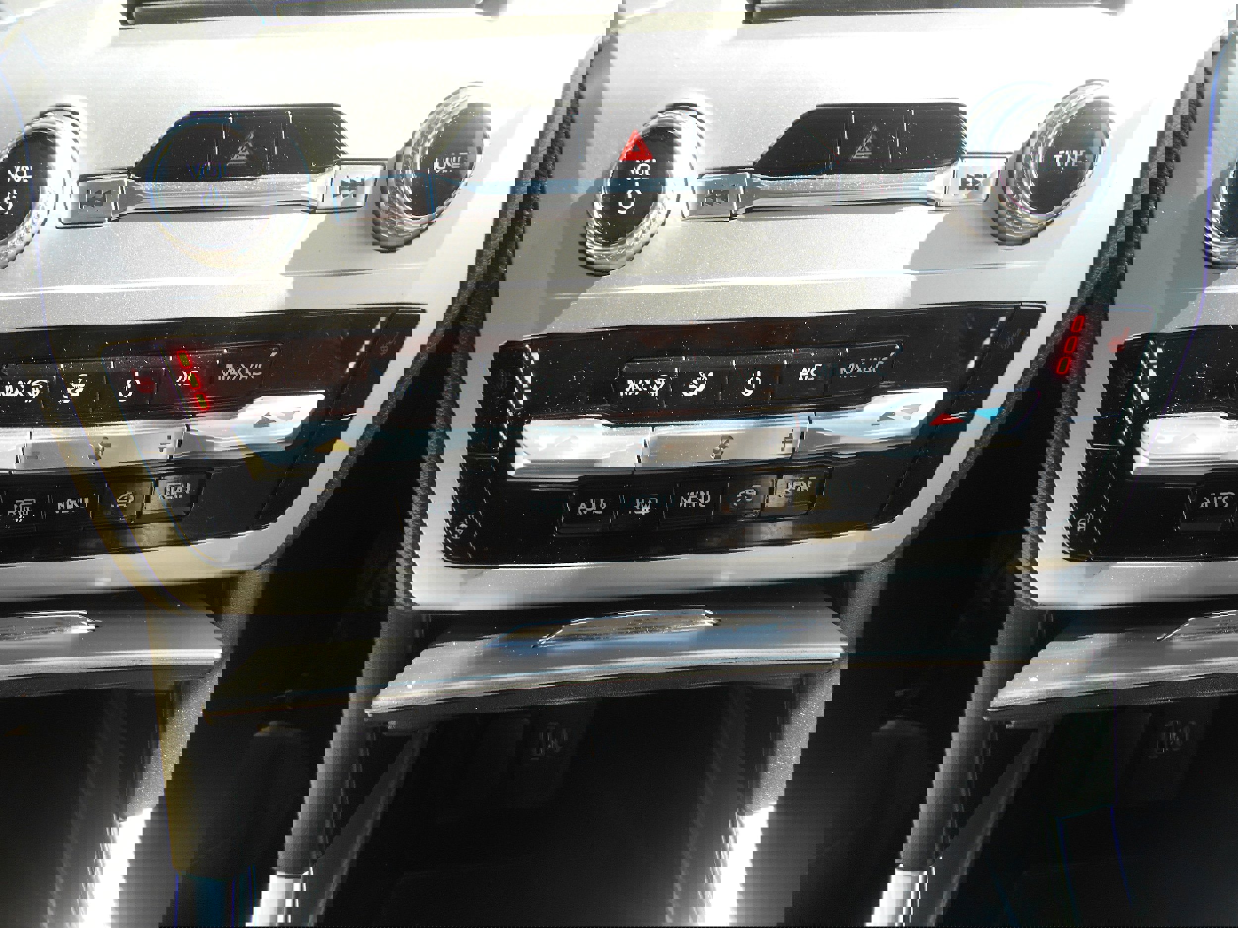 Used 2020 Ford Explorer XLT w/ Equipment Group 202A image 14