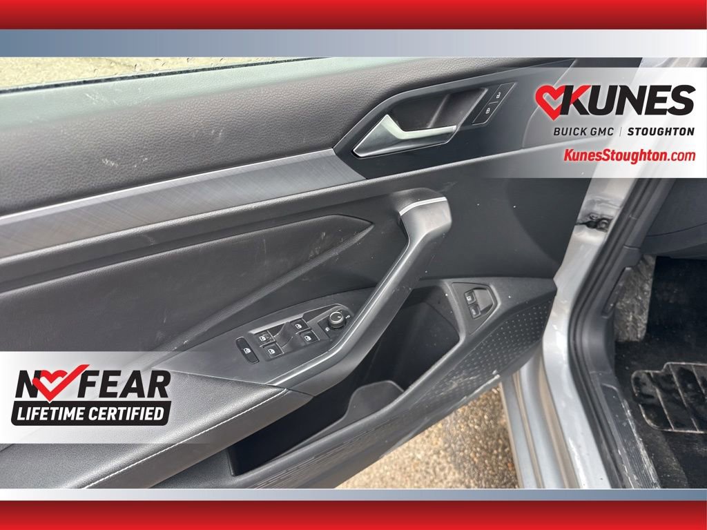 Used 2024 Volkswagen Jetta SE image 19