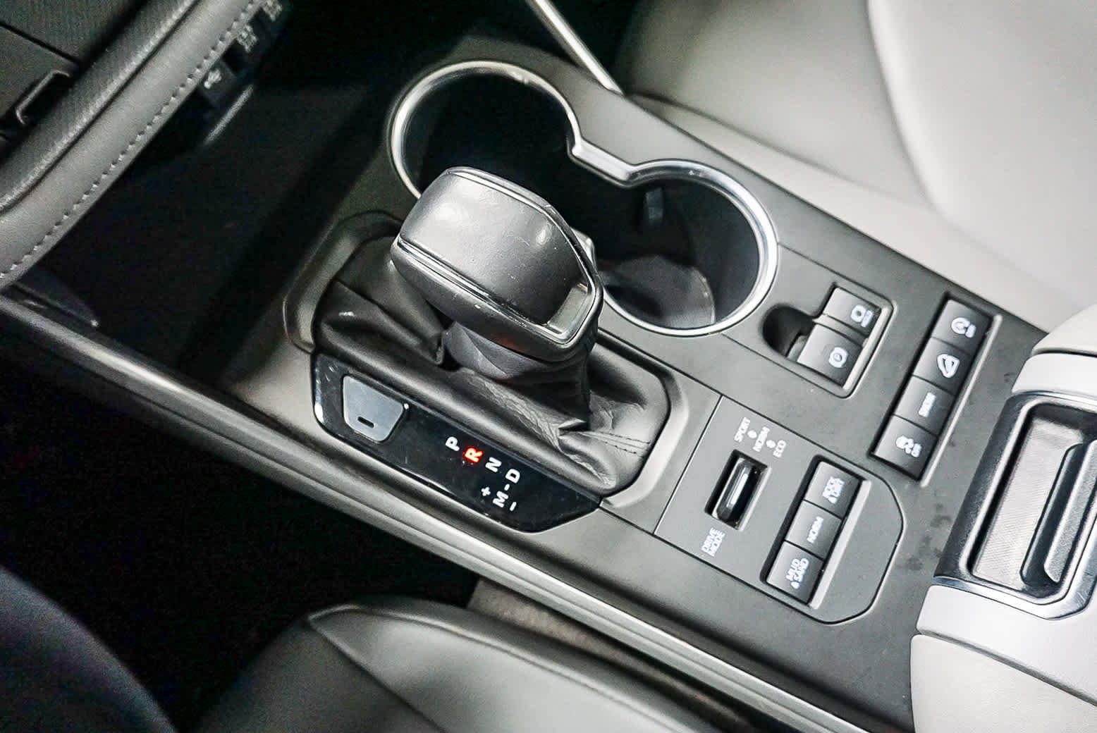 Used 2020 Toyota Highlander XLE image 29