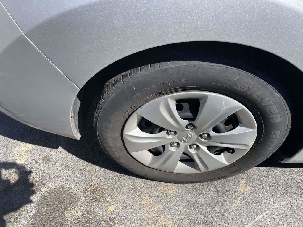 Used 2016 Hyundai Elantra SE FWD image 27