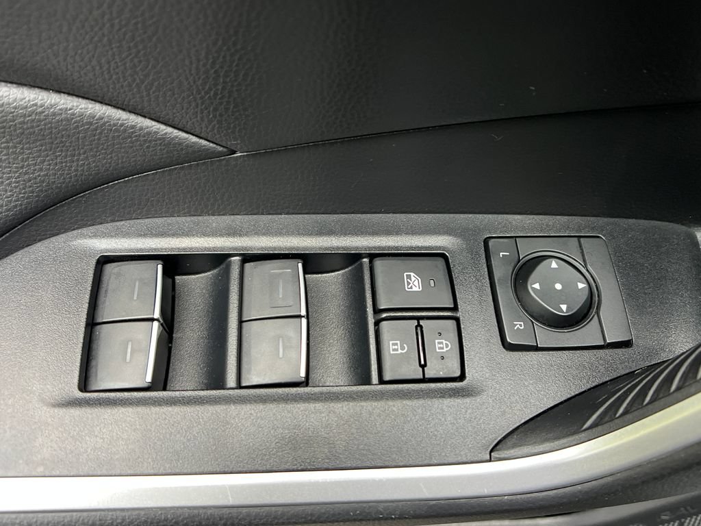 Used 2022 Toyota RAV4 XLE w/ Convenience Package AWD/4WD image 12