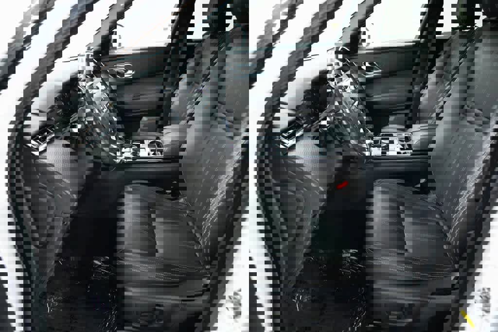 Used 2018 Land Rover Range Rover Velar S image 19