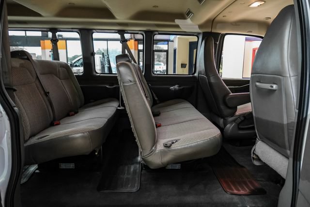 Used 2017 Chevrolet Express 3500 LT w/ LT Preferred Equipment Group RWD image 33