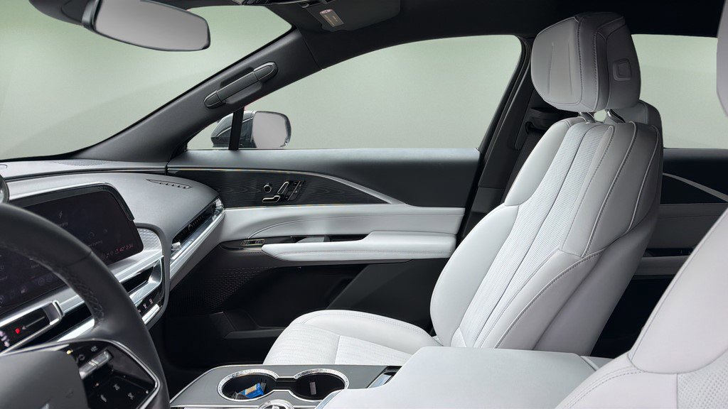 Certified 2025 Cadillac Lyriq Luxury AWD/4WD image 28