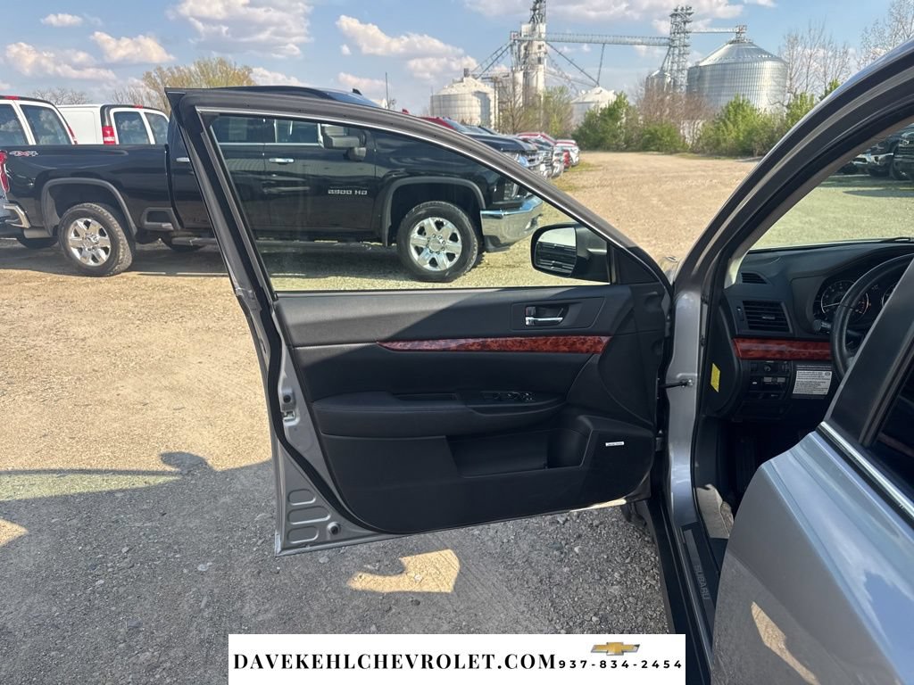 Used 2010 Subaru Outback 2.5i Limited AWD/4WD image 9