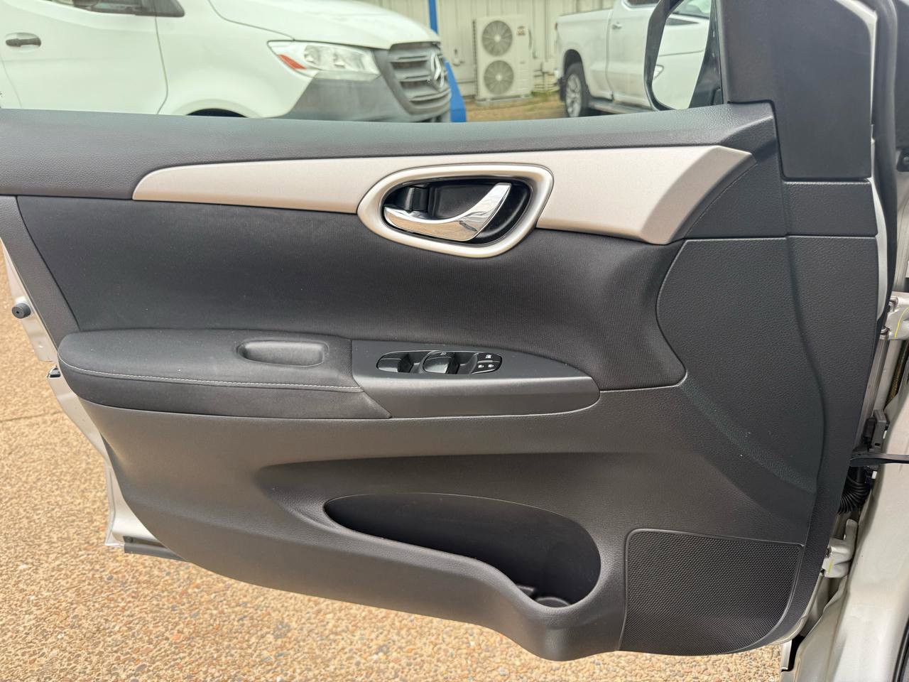 Used 2015 Nissan Sentra SV image 12