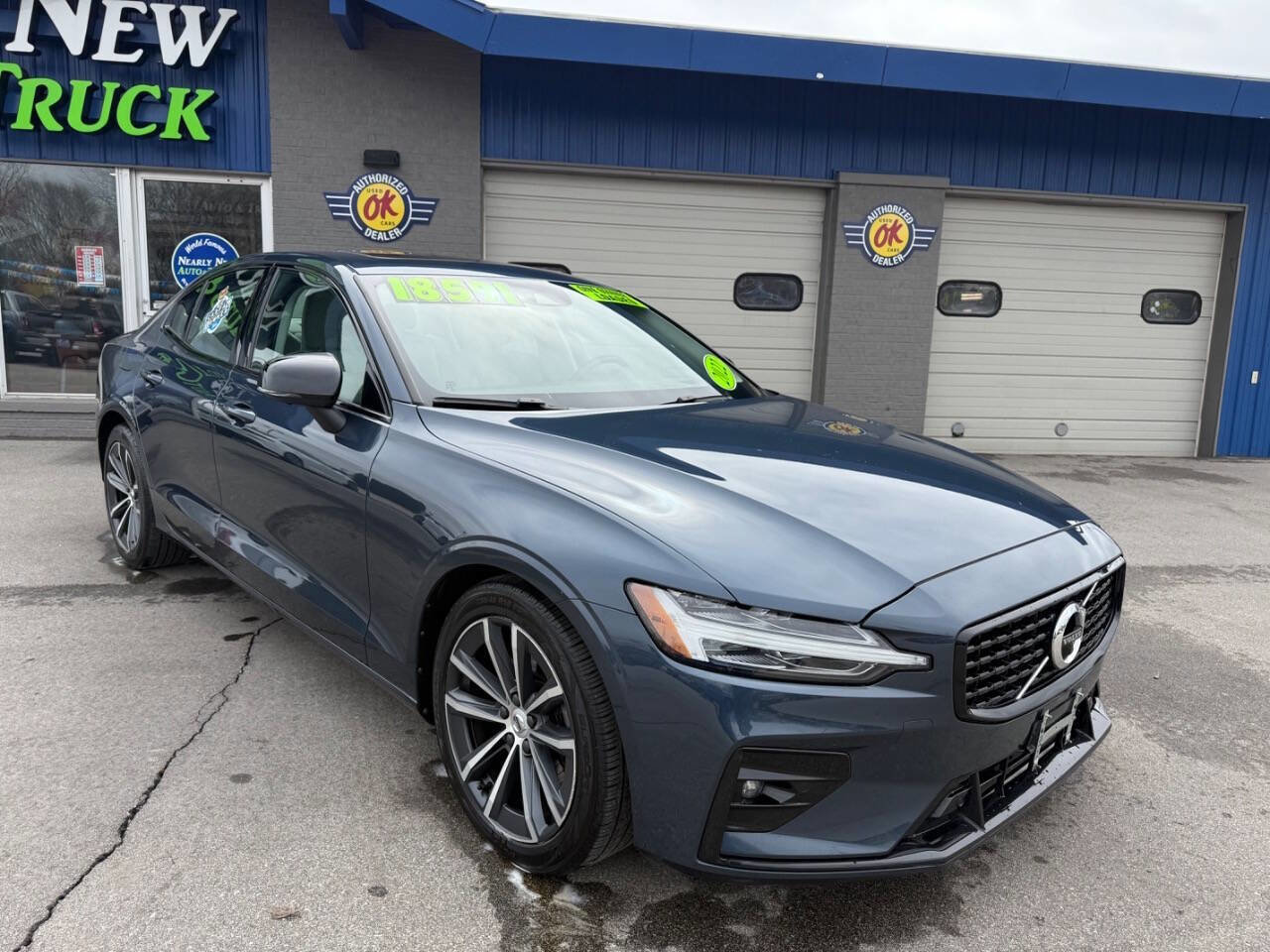 Used 2022 Volvo S60 B5 Inscription image 3