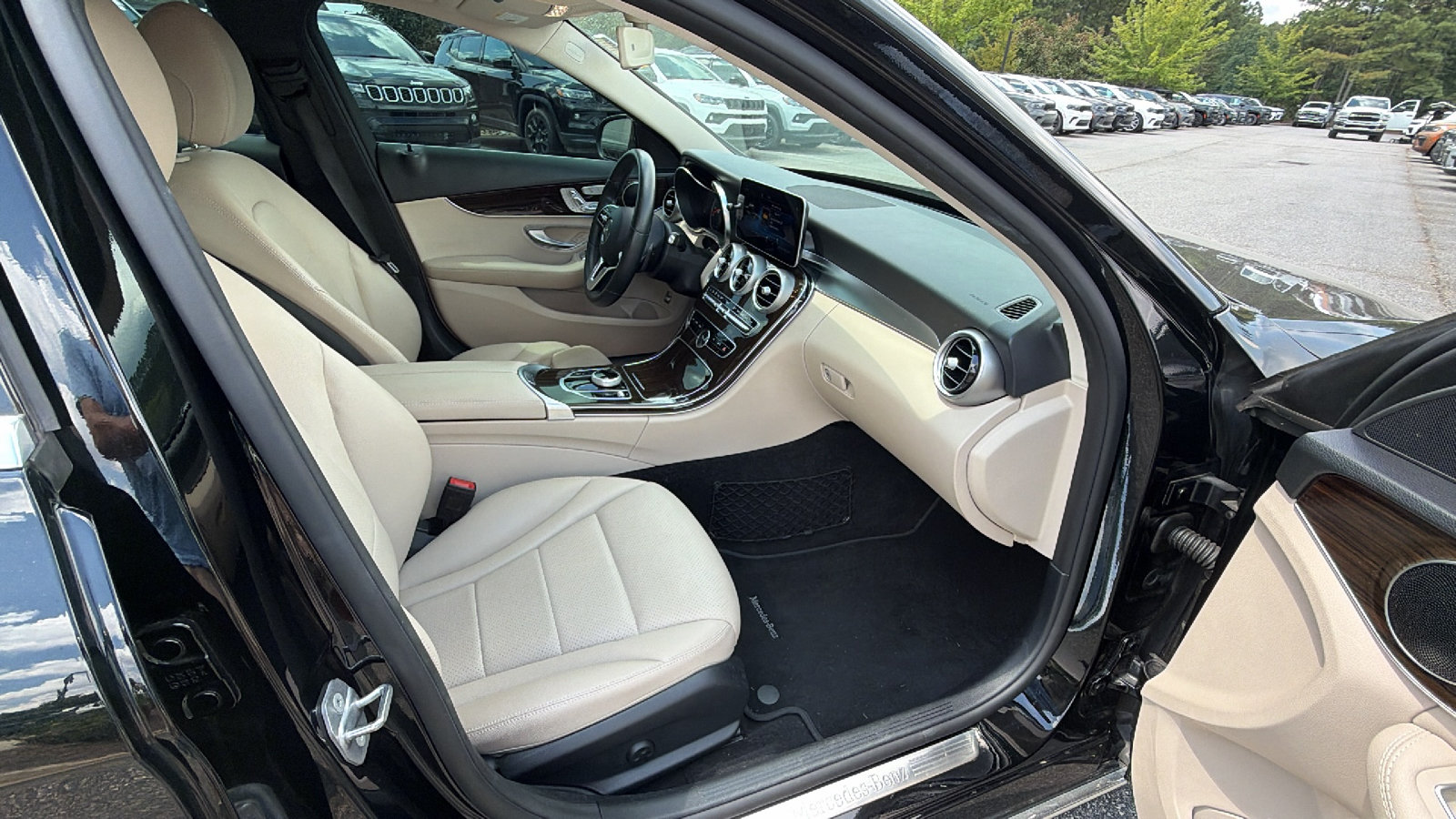 Used 2019 Mercedes-Benz C 300 Sedan image 19