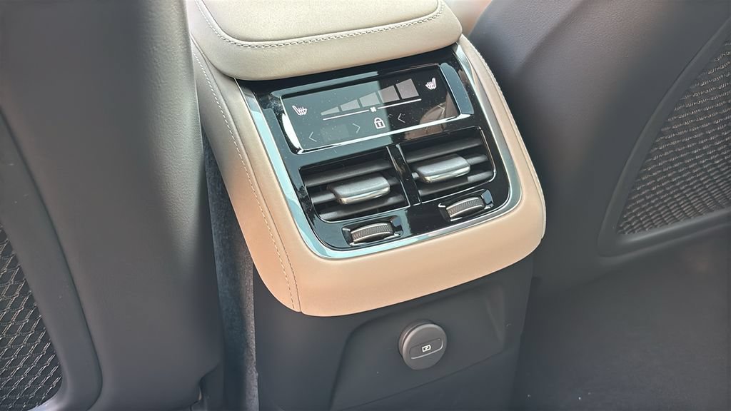 New 2026 Volvo XC90 T8 Plus w/ Protection Package AWD/4WD image 9