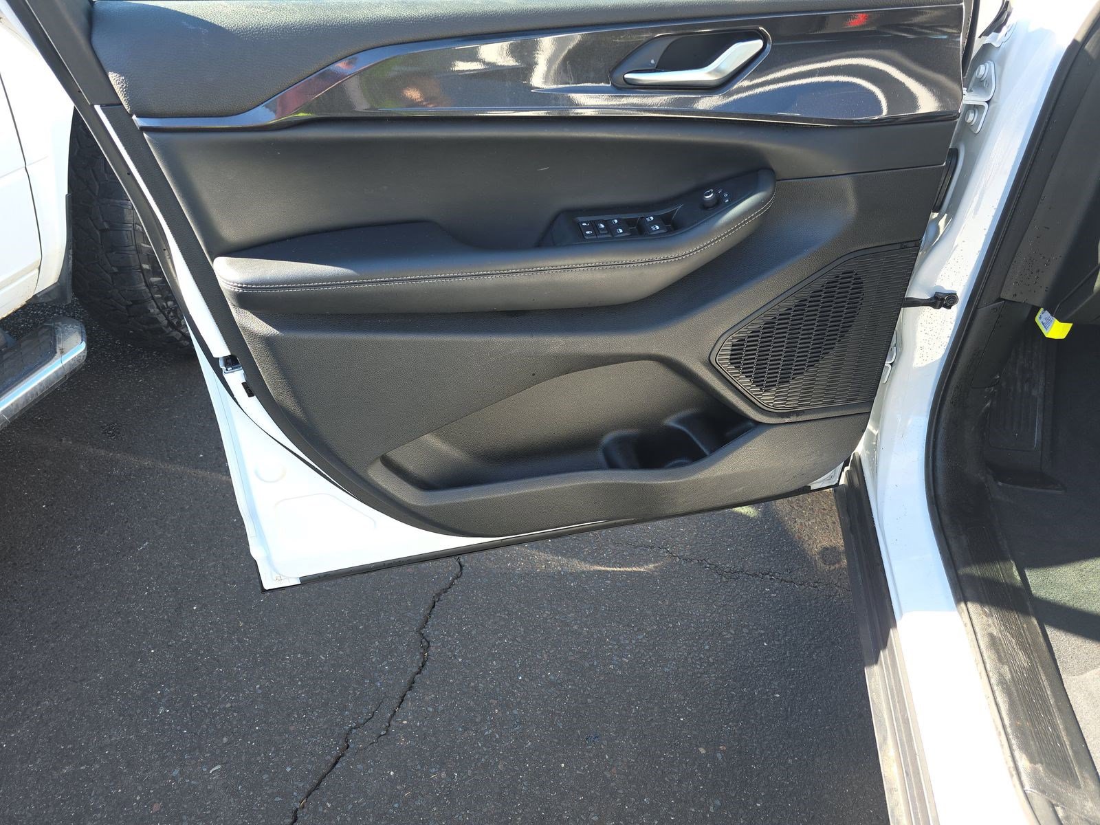 Used 2023 Jeep Grand Cherokee Altitude image 10