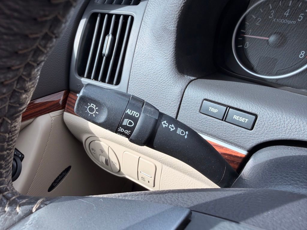 Used 2012 Hyundai Veracruz Limited w/ Entertainment Pkg image 15