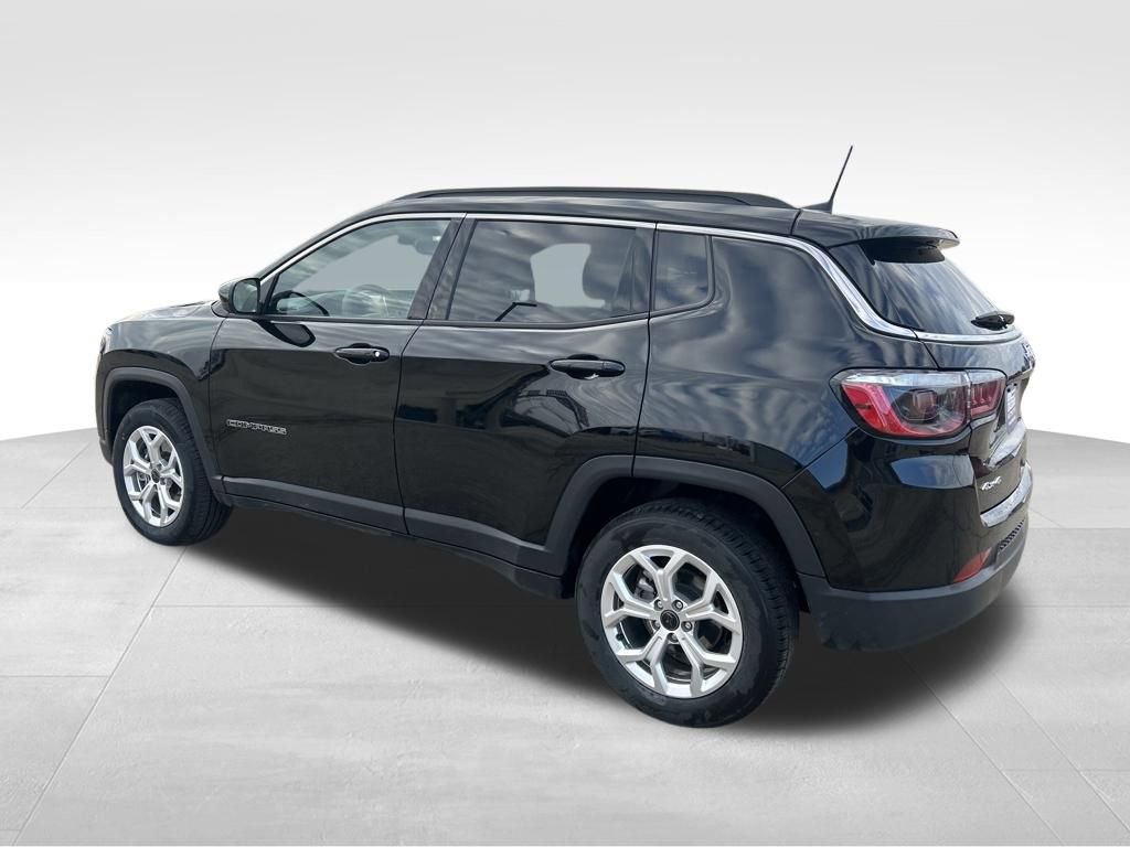 Used 2025 Jeep Compass Latitude w/ Sun & Sound Group image 46