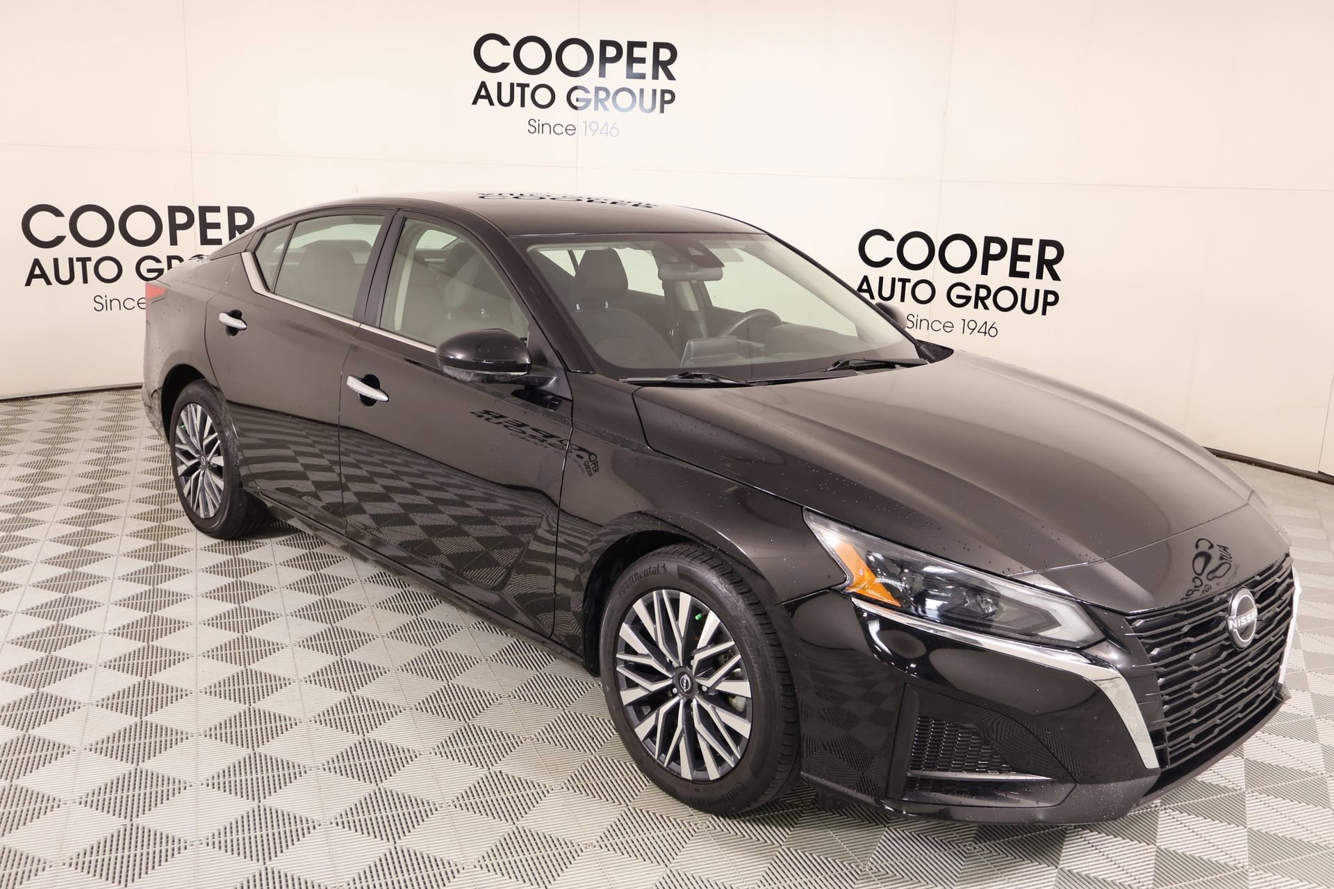 Used 2023 Nissan Altima 2.5 SV FWD image 1