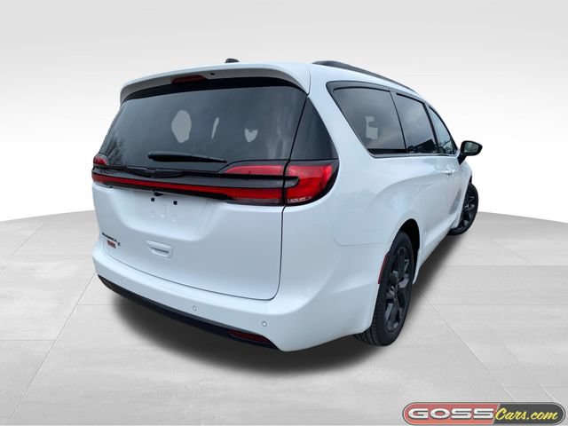 New 2026 Chrysler Pacifica Select w/ S Appearance Package FWD image 3