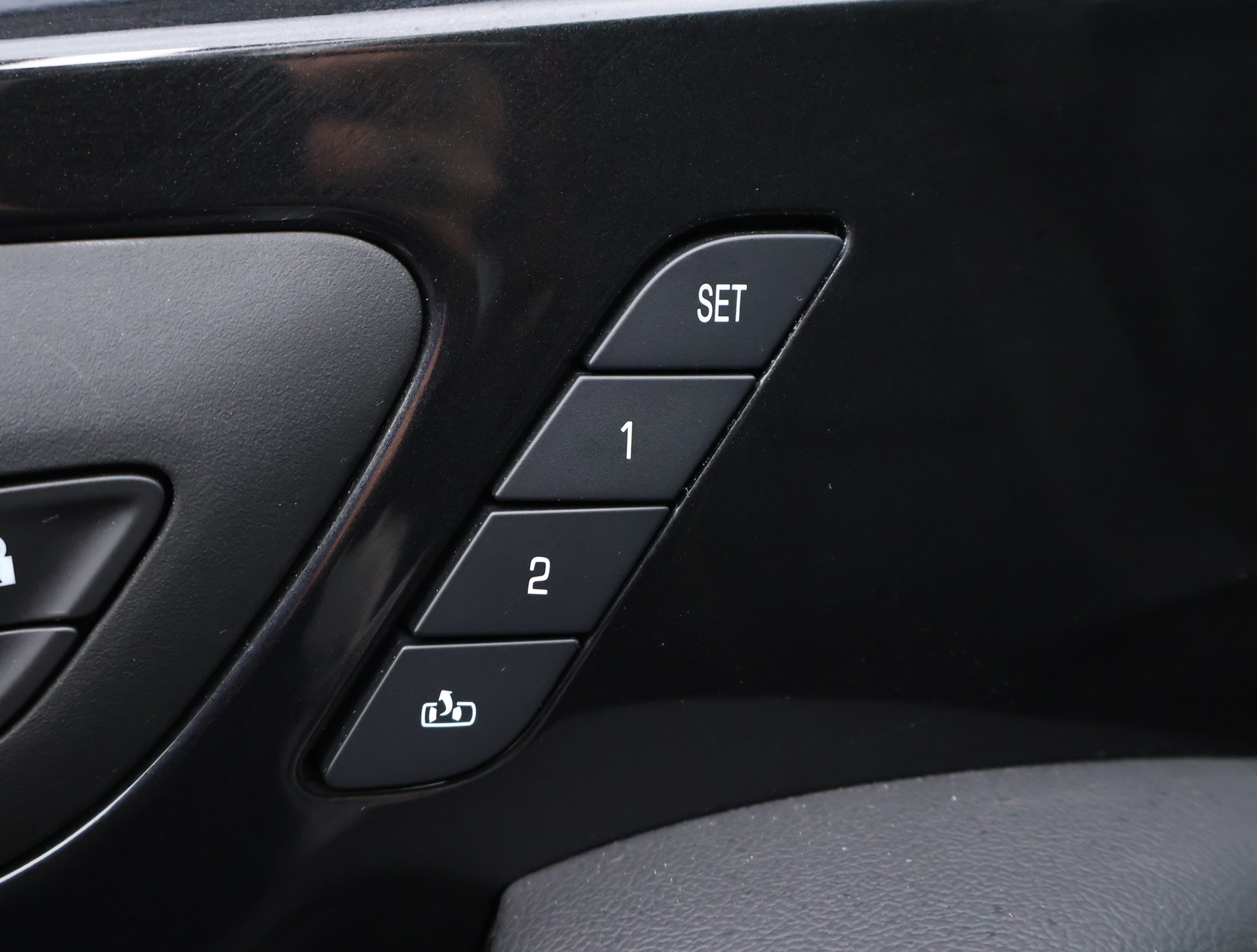 Used 2024 Chevrolet Blazer Premier w/ Driver Confidence II Package FWD image 9