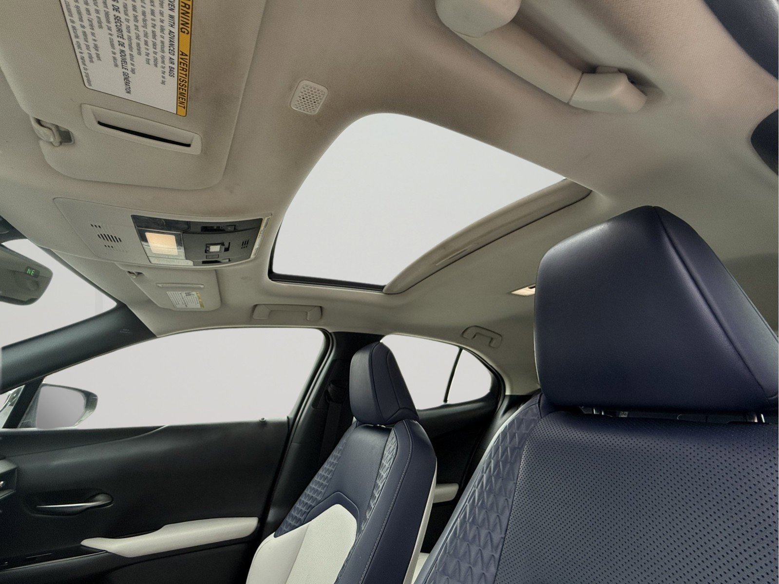 Used 2022 Lexus UX 250h w/ Premium Package image 14