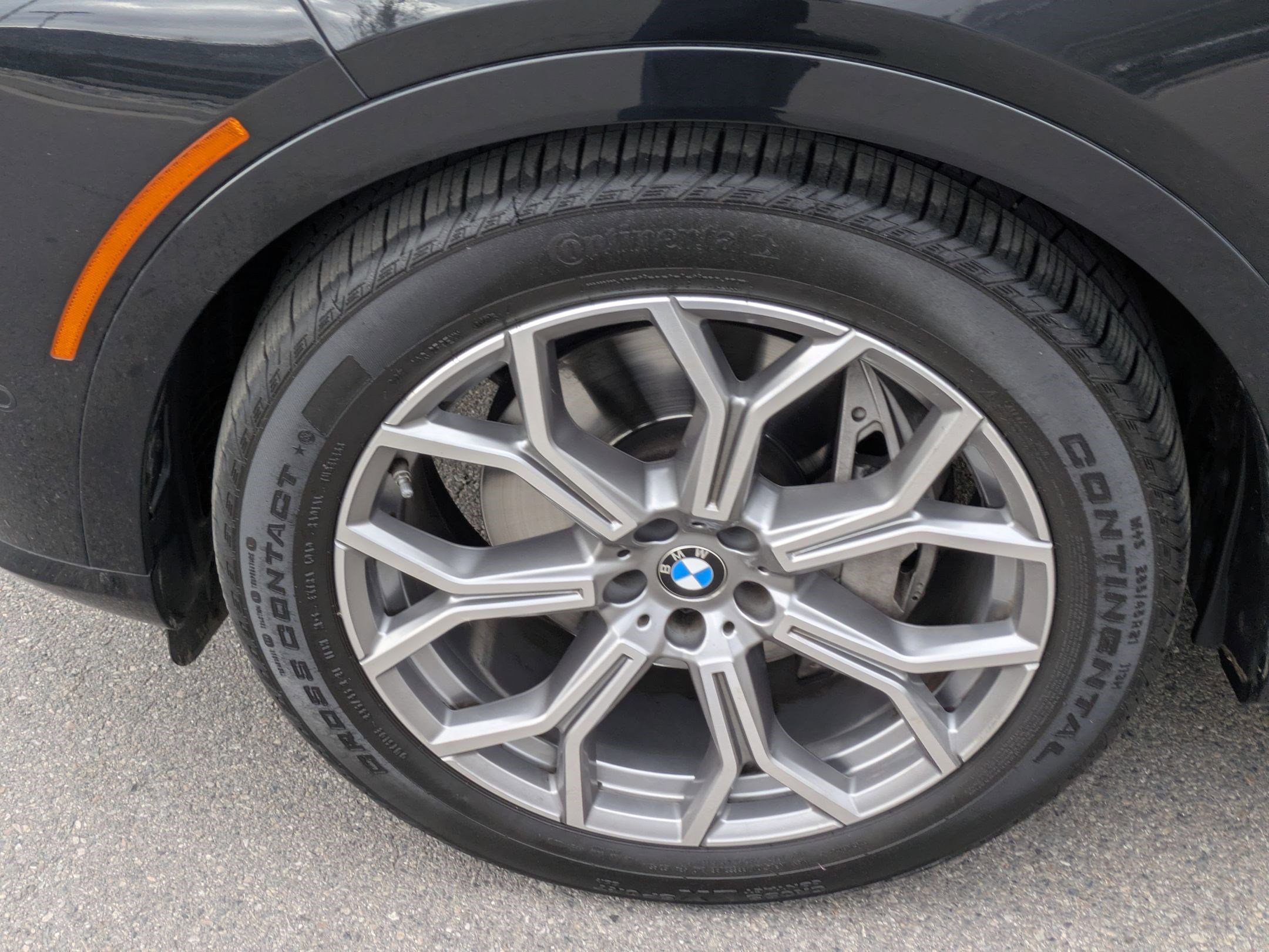 Used 2023 BMW X7 xDrive40i w/ Premium Package image 11