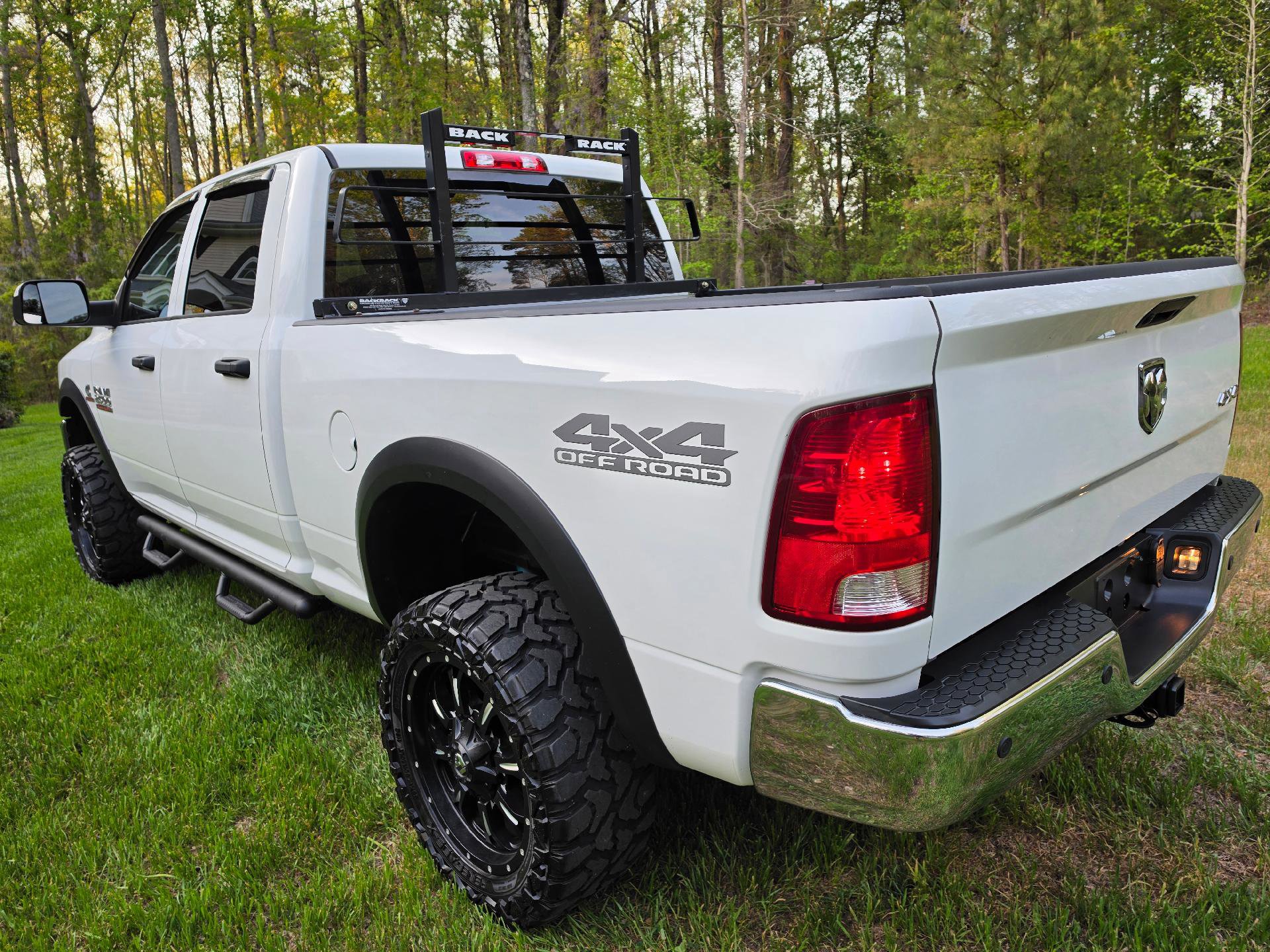 Used 2018 RAM 2500 Tradesman w/ Chrome Appearance Group AWD/4WD image 3