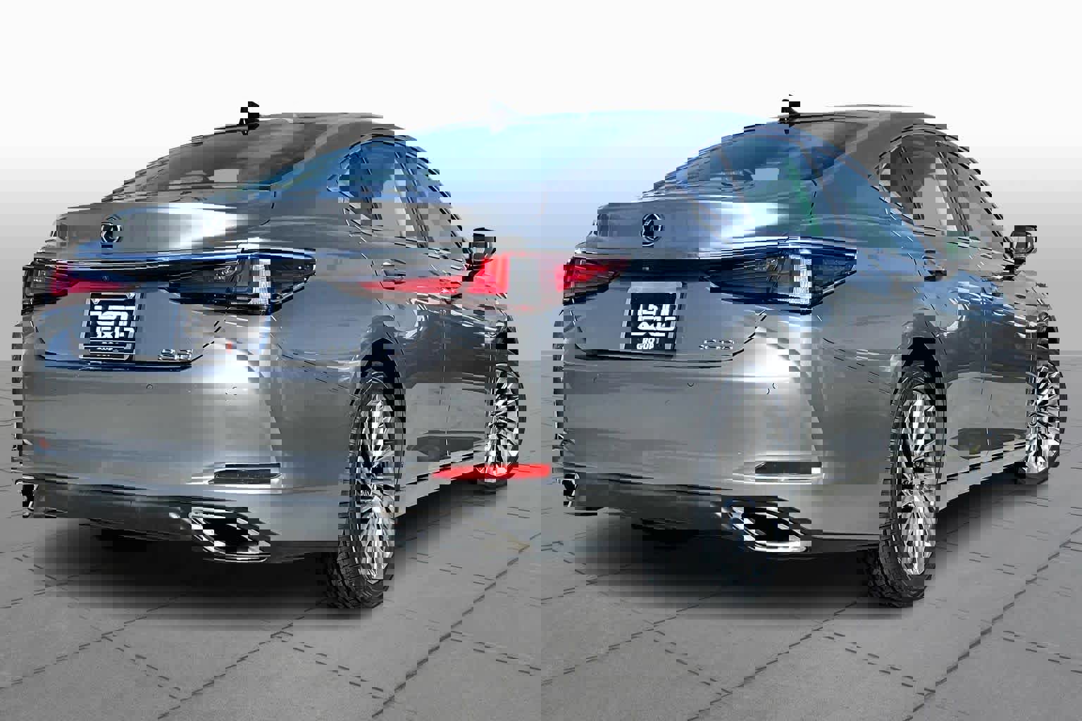 Used 2019 Lexus ES 350 Ultra Luxury w/ Accessory Package image 12