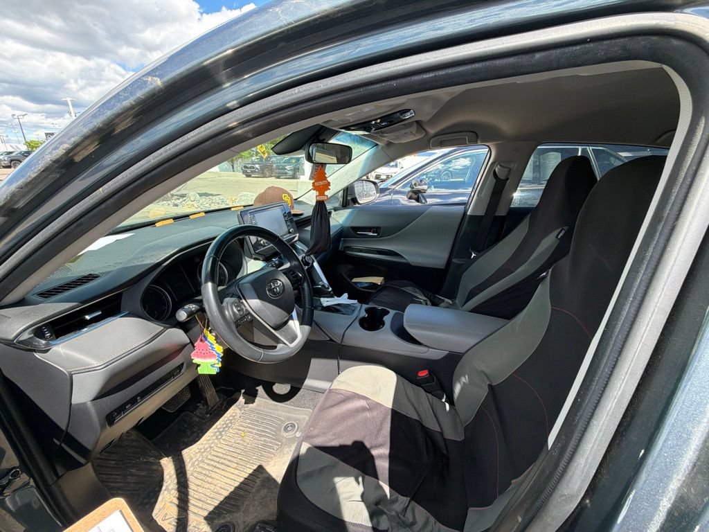 Used 2021 Toyota Venza LE AWD/4WD image 11