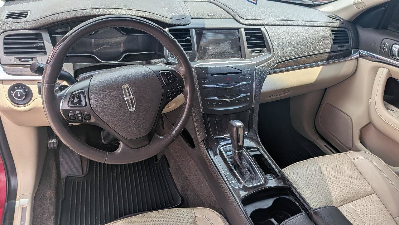 Used 2013 Lincoln MKS FWD image 11